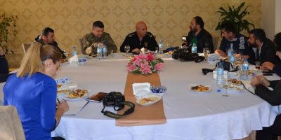 Sorunları tartışmak için bir araya geldiler