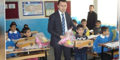 4 bin 900 öğrenciye bot ve kırtasiye yardımı