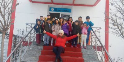 Minik öğrencilerden örnek davranış