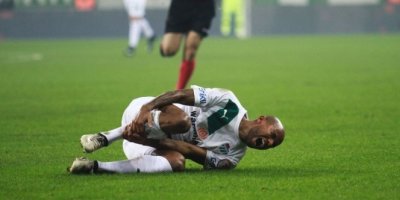 Ayağına 12 dikiş atıldı