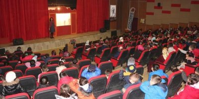 Ağrı’da tiyatro gösterisi