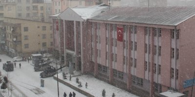 Hakkari’de kar yağışı başladı