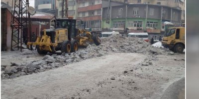 Yüksekova'da buzla mücadele çalışması