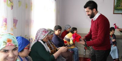 Engelli kadınlara saç bakımı