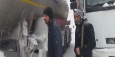 Karayolunda ulaşıma kar engeli