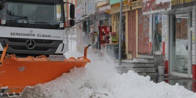 Başkale’de kar hayatı felç etti