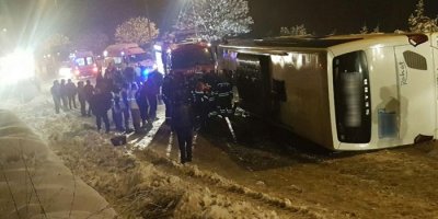Yolcu otobüsü devrildi 2 ölü, 6 yaralı