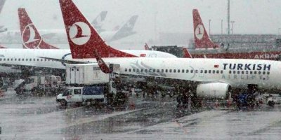 Van'da uçak seferlerine kar engeli