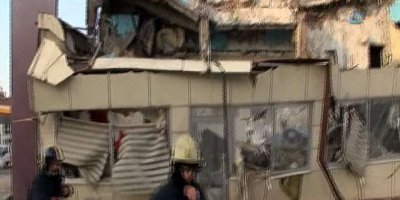 Beyoğlu'nda bina çöktü: 2 yaralı