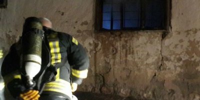 Tek katlı evde çıkan yangın korkuttu