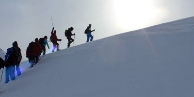 Hakkarili Dağcılar 2900 rakımlı Dağ'a tırmandı