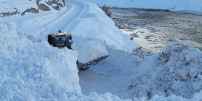 Hakkari’de 15 çığ temizlendi
