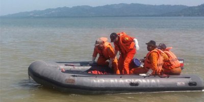 Tekne alabora oldu:13 kişi kayıp