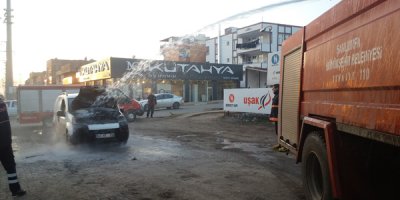 Seyir halindeki ticari araç alev aldı