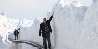 3 metre karda yol açma çalışması