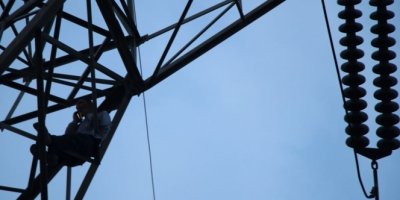 Yüksek gerilim hattında intihar girişimi