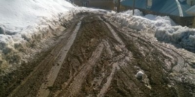 Yolların onarılması bekleniyor