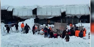 Çatı çöktü, yaralılar var!