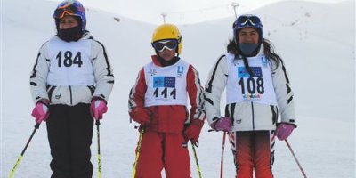 Hakkari'de Okullar Arası Kayak Yarışması Yapıldı