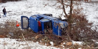 Askeri araç devrildi: 3 asker yaralı!