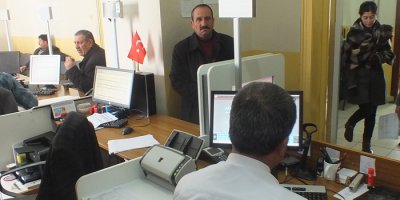 Yeni kimlik kartları için hafta sonu mesaisi