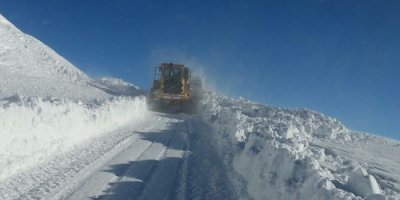 Hakkari’de karla mücadele çalışması