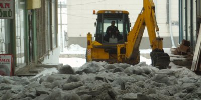 Özalp'ta karla mücadele çalışması