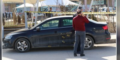 Hastane önünde silahlı kavga: 1 ölü