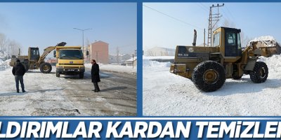 Kaldırımlar kardan temizlendi