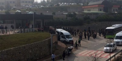 Üniversite'de kavga, 60 gözaltı