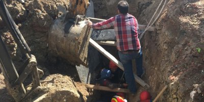 Toprak altında kalan işçi kuratıldı