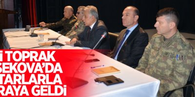 Vali Toprak Yüksekova'da muhtarlarla bir araya geldi
