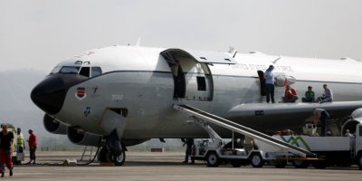 Endonezya uçağı acil iniş yaptı