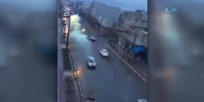 Hareket halindeki otomobile yıldırım düştü