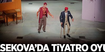 Yüksekova'da tiyatro oyunu