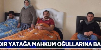 10 yıldır yatağa mahkum oğullarına bakıyor