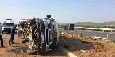 Minibüs devrildi: 17 yaralı