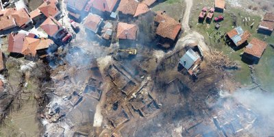 Küle dönen köy havadan görüntülendi
