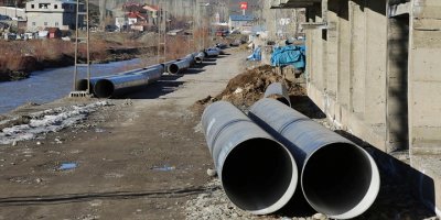 İçme suyu ana şebeke boruları çalışma sahasına indirildi