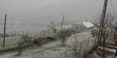 Kar yağışı Ardahan'ı beyaza bürüdü