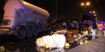 Birbirine giren iki tır TEM’i trafiğe kapattı