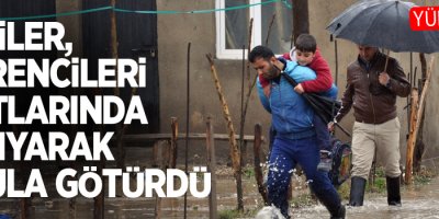 Veliler, öğrencileri sırtlarında taşıyarak okula götürdü