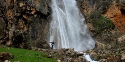 Dev şelaleler oluştu