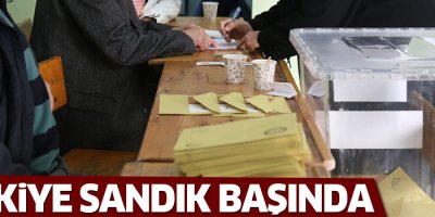 Türkiye referandum için sandık başında