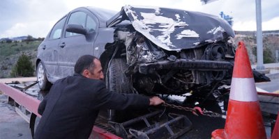 İki otomobil çarpıştı: 7 yaralı!