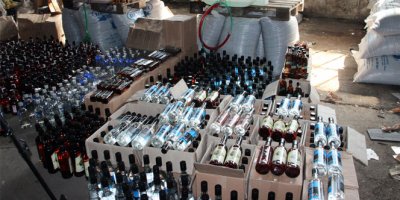 Sahte içki satarak iki kişinin ölümüne neden olan zanlı tutuklandı