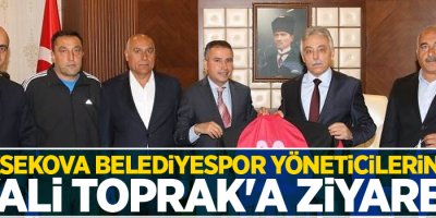 Yüksekova Belediyespor yöneticilerinden Vali Toprak'a ziyaret
