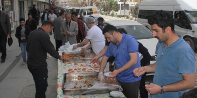 Hakkari’de 150 kilo tulumba tatlısı dağıtıldı