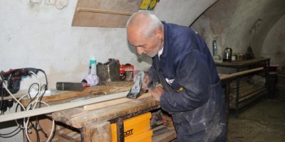77'lik usta yaptığı kürekleri dünyaya ihraç ediyor