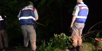 Otomobil 25 metrelik uçuruma yuvarlandı: 1 yaralı